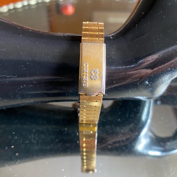Women’s Vintage Seiko Watch - Picture 2 of 4